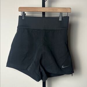 Nike Women's Medium Team Tech Pack Woven Short High Waist DX0626-010 New